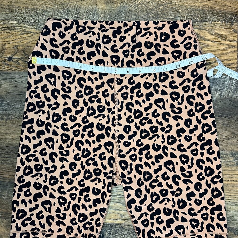White Fox Boutique Active High Waisted Tan Leopard Print Biker Shorts Size M - Picture 7 of 8